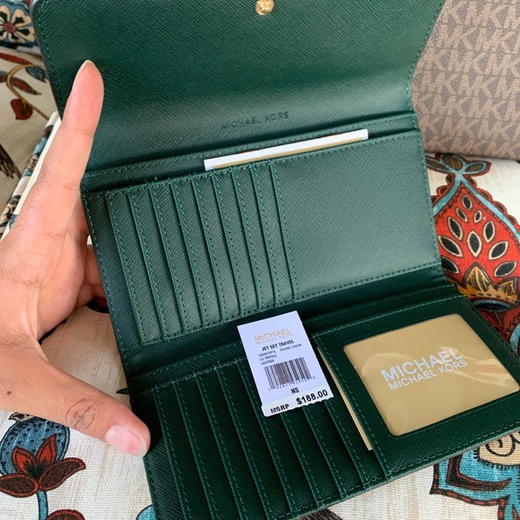 ♥️ beautiful MK set brand new - Picture 5 of 7